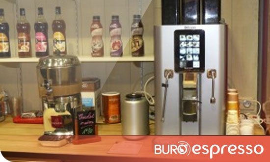 mise en situation de la chocolatière électrique